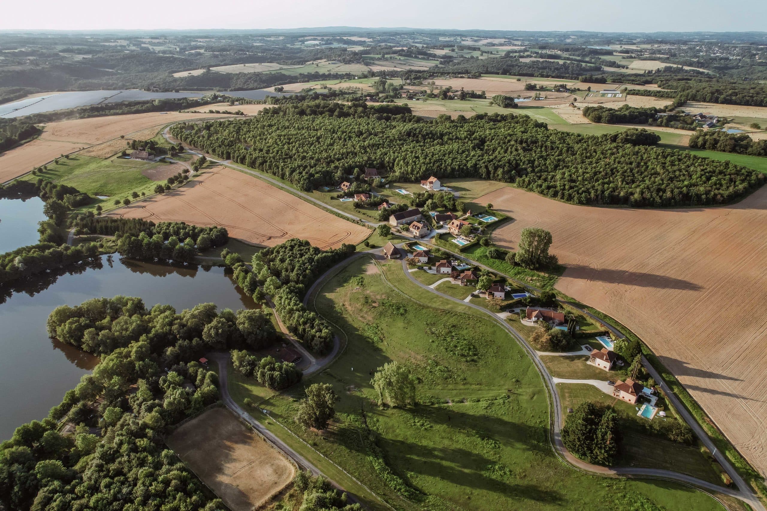 Vue aérienne des hébergements du domaine